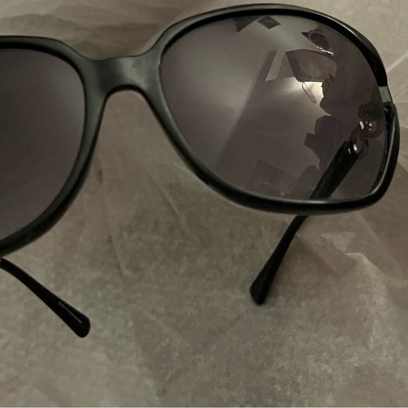 New with Tags Coach Black Kissing C Square Sunglasses with Case Below $19… - Picture 8 of 11